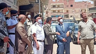 محافظ القليوبية يشرف على إزالة أدوار مخالفة ببرج سكني بطوخ