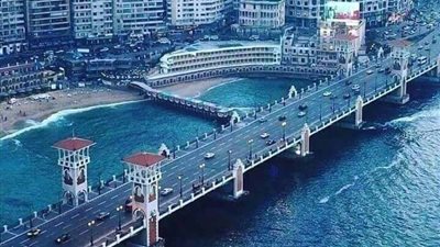 محافظ الإسكندرية يستقبل قبطان السفينة اليونانية