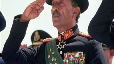 ممكن أشرب سيجارة يا ريس.. محمد غنيم يكشف طلبه من السادات.. فيديو