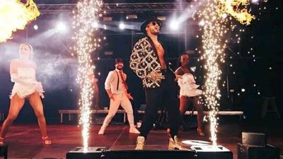 محمد رمضان يشعل اليونان بحفل جماهيري كامل العدد (صور)