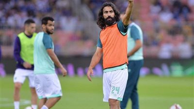 نجم أهلي جدة يكشف حقيقة دفعه أموالًا للأندية التي لعب بها