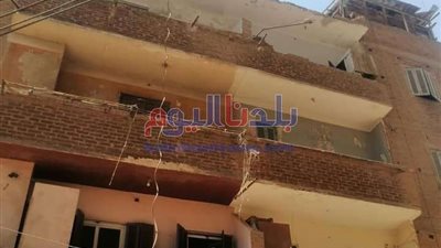 انهيار شرفة عقار على شارع أبوقير في الإسكندرية