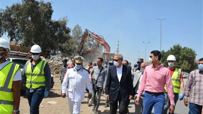محافظ القليوبية يشن حملة لإزالة الباعة الجائلين والإشغالات والمواقف العشوائية