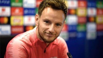 راكيتيتش يسخر من شائعات رحيله عن برشلونة