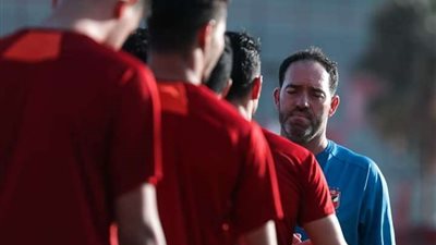 بالأسماء.. سواريش يضع القائمة المبدئية للراحلين عن الأهلي وعلى رأسهم ربيعه وميكسوني