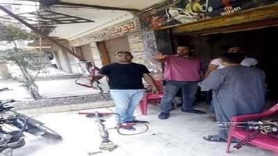 شاهد.. غلق مقهى بإمبابة لمخالفة قرار رئيس مجلس الوزراء
