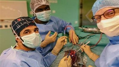 بالتفاصيل.. جراح سعودي ينجح في إزالة 