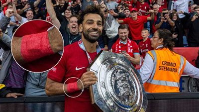 ما سر السوار الذي ارتداه محمد صلاح في معصمه أمام مانشستر سيتي؟