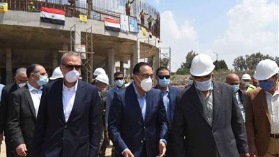 رئيس الوزراء يتفقد الأعمال الإنشائية لمحطة مياه المنشأة الكبرى بكفر شكر بالقليوبية