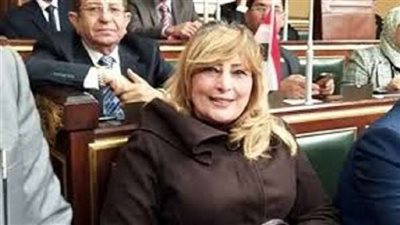 إليزابيث شاكر: يجب توفير الكمامات قبل تطبيق قانون عقوبة من لم يرتديها