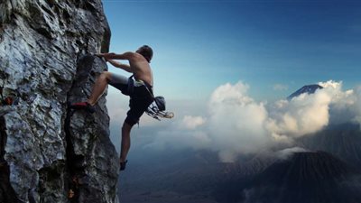 خليفة الغافري: تسلق الجبال رياضتي المفضلة.. وأنصح بها المغامرون