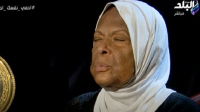 والدة الشهيد محمد لطفي تروي آخر رسالة من البطل لها.. فيديو