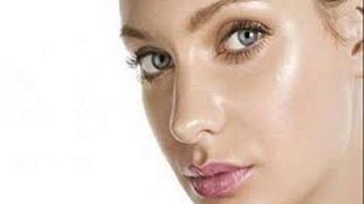 طريقة بسيطة للتخلص من لمعان البشرة في الصيف