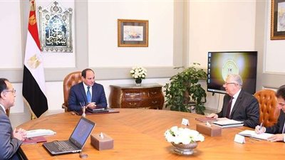 الرئيس السيسى: زيادة اعتماد مشروعات وزارة النقل على المكونات المصنعة محلياَ
