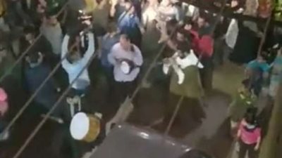 أهالي قريتين بالقليوبية يستقلون متعافين من كورونا بالزفة البلدي