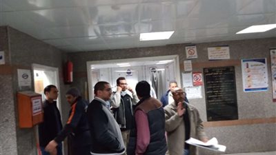 مستشفى بنها الجامعي يناقش إجراءات تحويله لحجر صحي