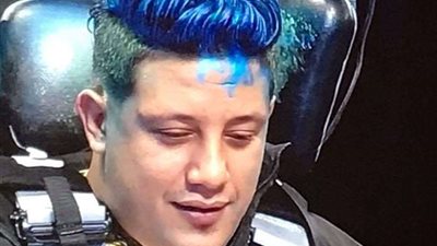 حمو بيكا يتوجع بعد وقوعه في حمام سباحة 