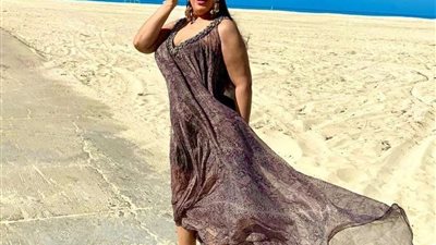 فيفي عبده تنشر صورة من إجازتها في الساحل الشمالي