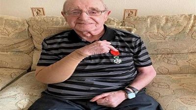 محارب خاض الحرب العالمية الثانية والسرطان وانتصر على 