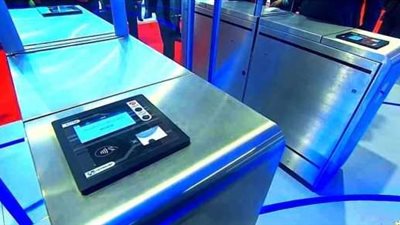 البوابات الإلكترونية بمحطات القطار تمنع التهرب من الحجز.. تعرف إلى مراحل تركيب