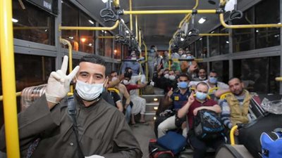 وصول الفوج العاشر من المصريين العائدين من الكويت لمدينة طلاب جامعة القاهرة