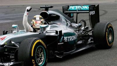 رئيس مرسيدس يتابع تطورات رحيل فيتيل عن فيراري