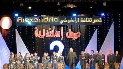 أغانى من زمن الفن الجميل.. بقصر ثقافة الأنفوشي في الإسكندرية (صور)