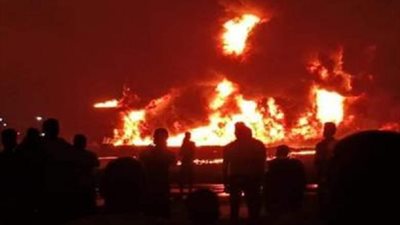 الدفع بـ7 سيارات للسيطرة على حريق هائل بمصنع في الشرقية