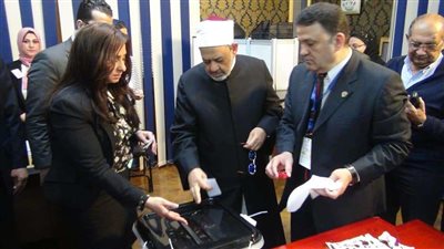 فى يومه العالمي.. الأزهر يوجه التحية والتقدير لكافة العاملين في مجال التمريض