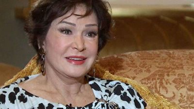 القاهرة السينمائي يمنح لبلبة جائزة الهرم الذهبي