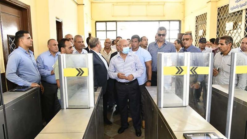 وزير النقل خلال جولة