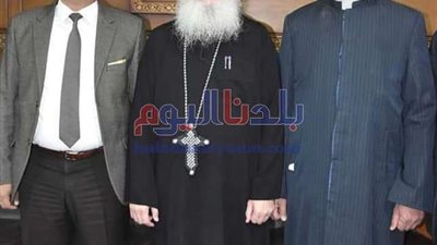 أسقف بني سويف يهدي مائة شنطة غذائية لتوزيعها على الأسر الفقيرة بمناسبة شهر رمضان