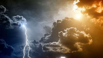 عاصفة ترابية وأمطار رعدية تضرب محافظة قنا