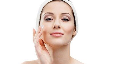 مع ارتفاع درجات الحرارة.. إحمي نفسك من جفاف البشرة بـ 6 نصائح