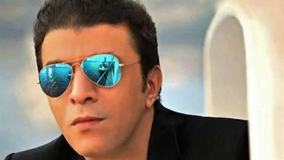 مصطفى كامل: الرئيس السيسي أبويا.. والقوات المسلحة قدوتي في الانضباط (فيديو)