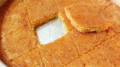 فى دقائق.. حضري بسبوسة الحلواني الشهية بألذ طعم من المحلات