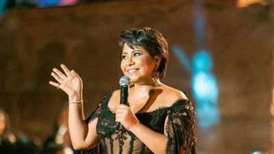 مدير مهرجان قرطاج يتهم لطيفة بوقفها وراء حملة تشوية صورة الفنانة شيرين