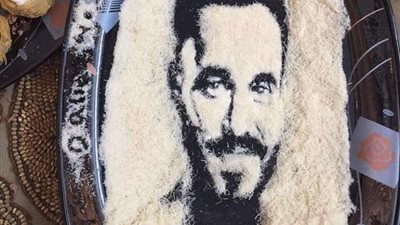 بسبب النهاية.. فتاة من الدقهلية ترسم يوسف الشريف بالكنافة