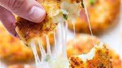 طريقة عمل البطاطس بالجبنة الموتزاريلا