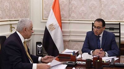 رئيس الوزراء يُتابع مع وزير التعليم إجراءات التعاقد على أجهزة التابلت للعام المُقبل