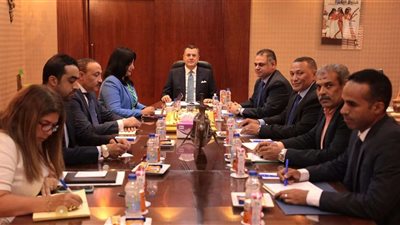 منها الرواتب والعلاوات الخاصة للعاملين .. تفاصيل الإجتماع الأول لوزير الآثار