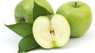 مواد كيميائية سامة في فاكهة التفاح.. إعرف كيف تحمي نفسك