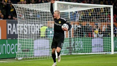 هالاند يقود بوروسيا دورتموند لفوز كبير على شالكه برباعية دون رد