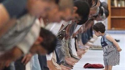 ما حكم اصطحاب الأطفال الصغار إلى المسجد؟.. يجوز في حالة واحدة