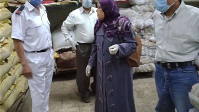 بالصور.. تموين القليوبية يشن حملة مكبرة على حي شرق شبرا الخيمة لضبط الأسواق