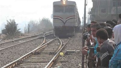 مصرع شخص مجهول الهوية إثر اصطدام قطار به في قنا