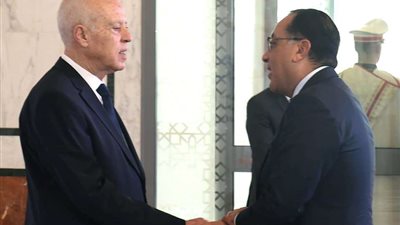 نيابة عن الرئيس.. قيس سعيّد ورئيسة الحكومة التونسية يستقبلان رئيس الوزراء لحضور فعاليات قمة 
