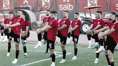 بعد الأداء السيء والخسارة.. من هم اللاعبون الراحلون عن الأهلي قريبًا ؟