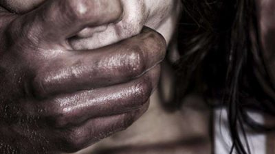 قصة مفجعة.. اغتصاب سيدة على يد جدها وحملت منه سفاحا والزوج يتبرأ من الطفلة