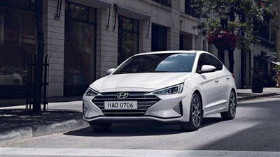 أحمد موسي: سوق السيارات يعاني وأزمة فى قطع غيار إطارات الأتوبيسات.. فيديو